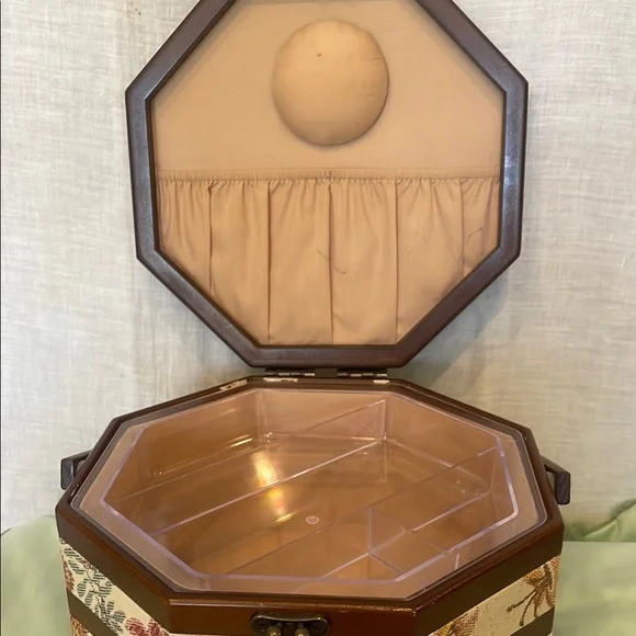 Floral/butterfly tapestry Octagonal Storage Box with Handle -sewing box - Picture 3 of 4